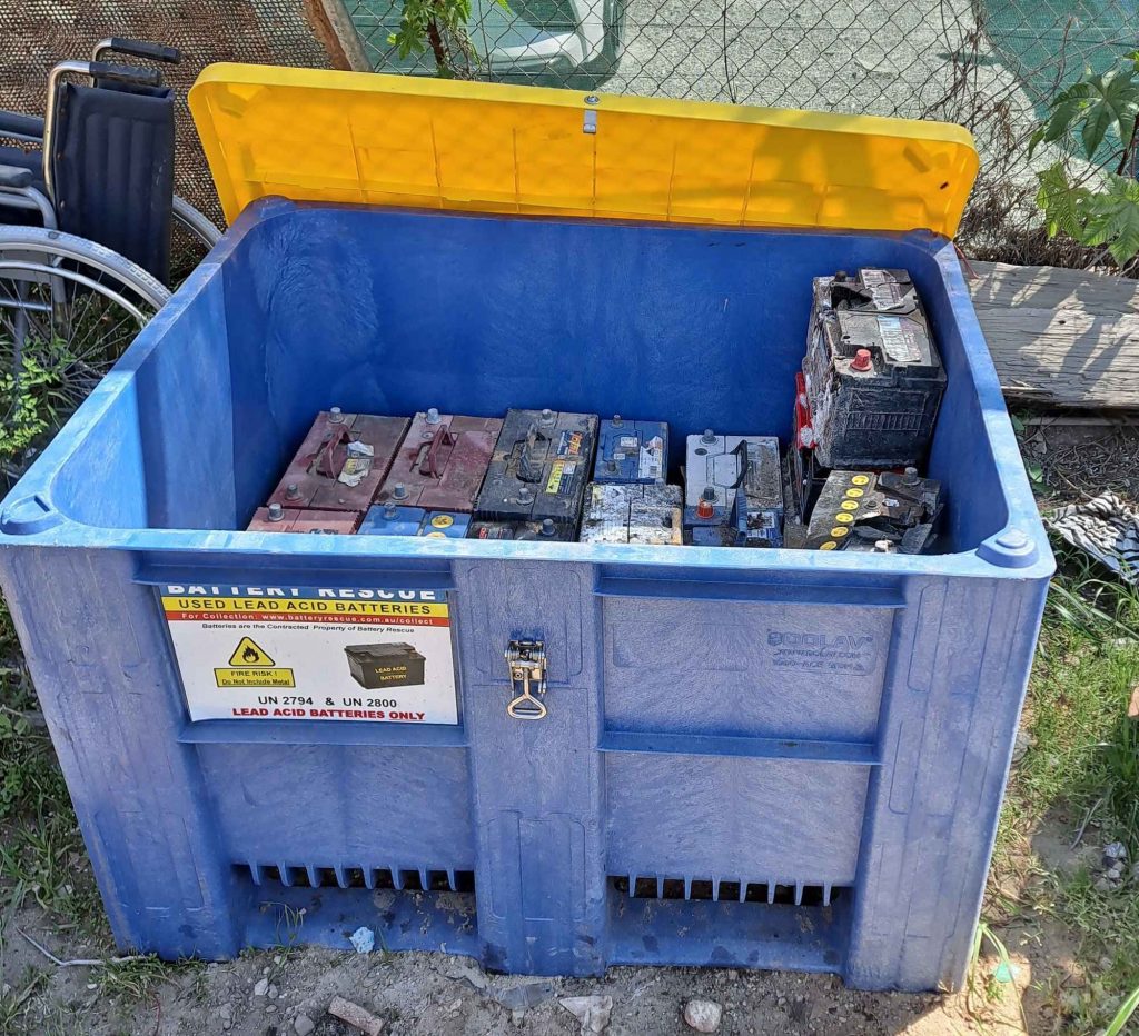 Example showing regulation compliant stacking of batteries in a plastic battery bin
